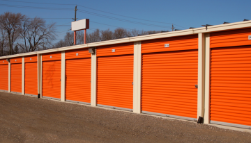 Pros and Cons of Using Storage Units for Survival