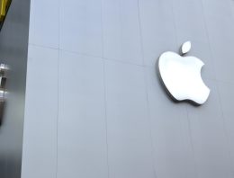 Lunatic murders ex-boyfriend (with an “assist” from Apple)