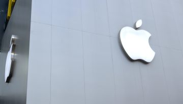 Lunatic murders ex-boyfriend (with an “assist” from Apple)